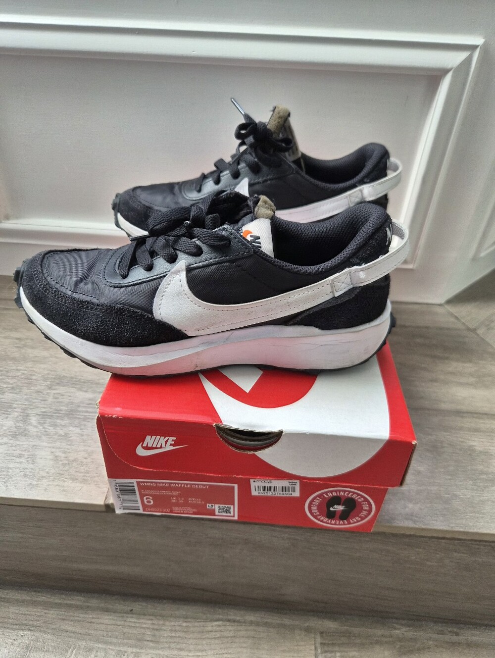 Nike Women's Black and White Retro Waffle Runner Sneakers